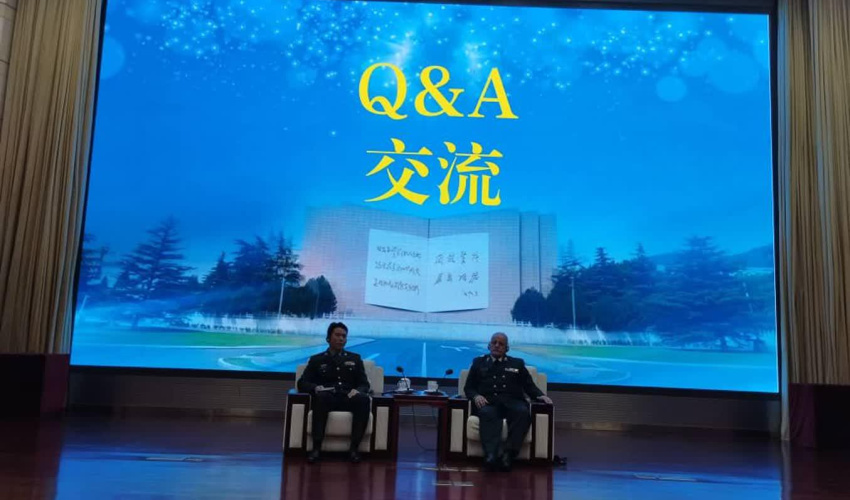 سخنرانی رییس دانشگاه عالی دفاع ملی ایران در چین با دانشجویان